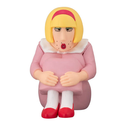 Crayon Shin-chan Machibouke 7 gashapon, one character in seated waiting pose