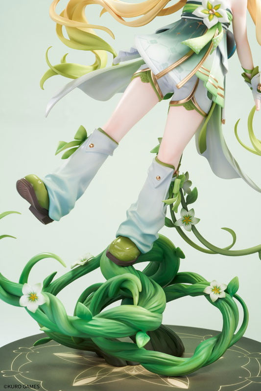 Verina Wuthering Waves figure – costume sculpt detail