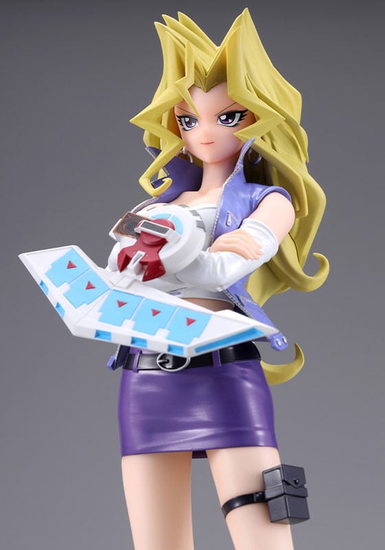 Mai Valentine Yu-Gi-Oh! Duel Monsters figure – alternate three-quarter angle