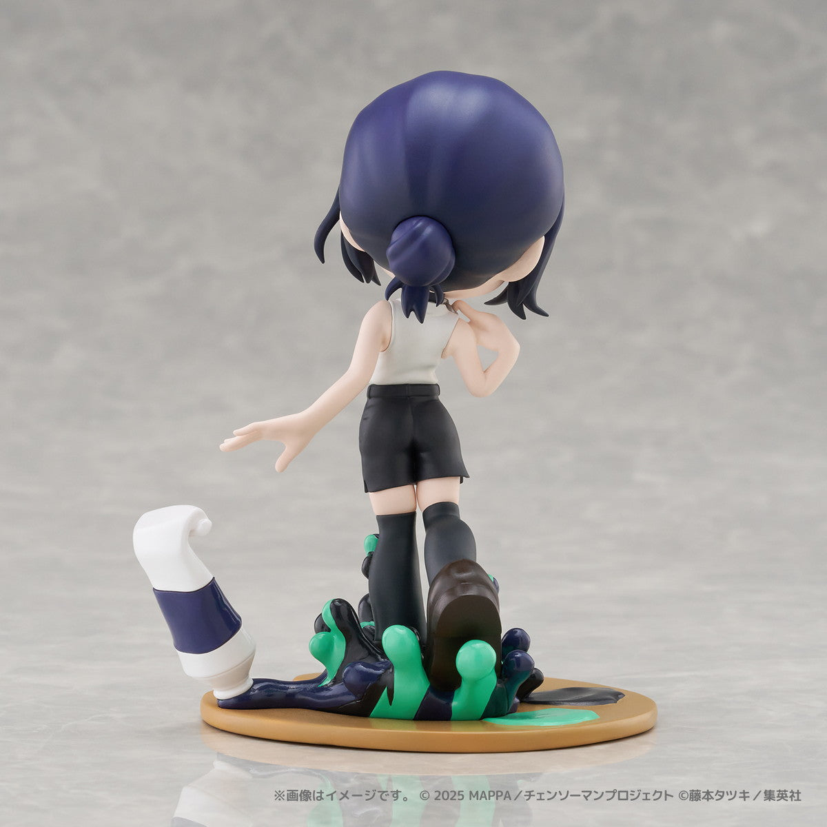 Reze Chainsaw Man figure – three-quarter front angle