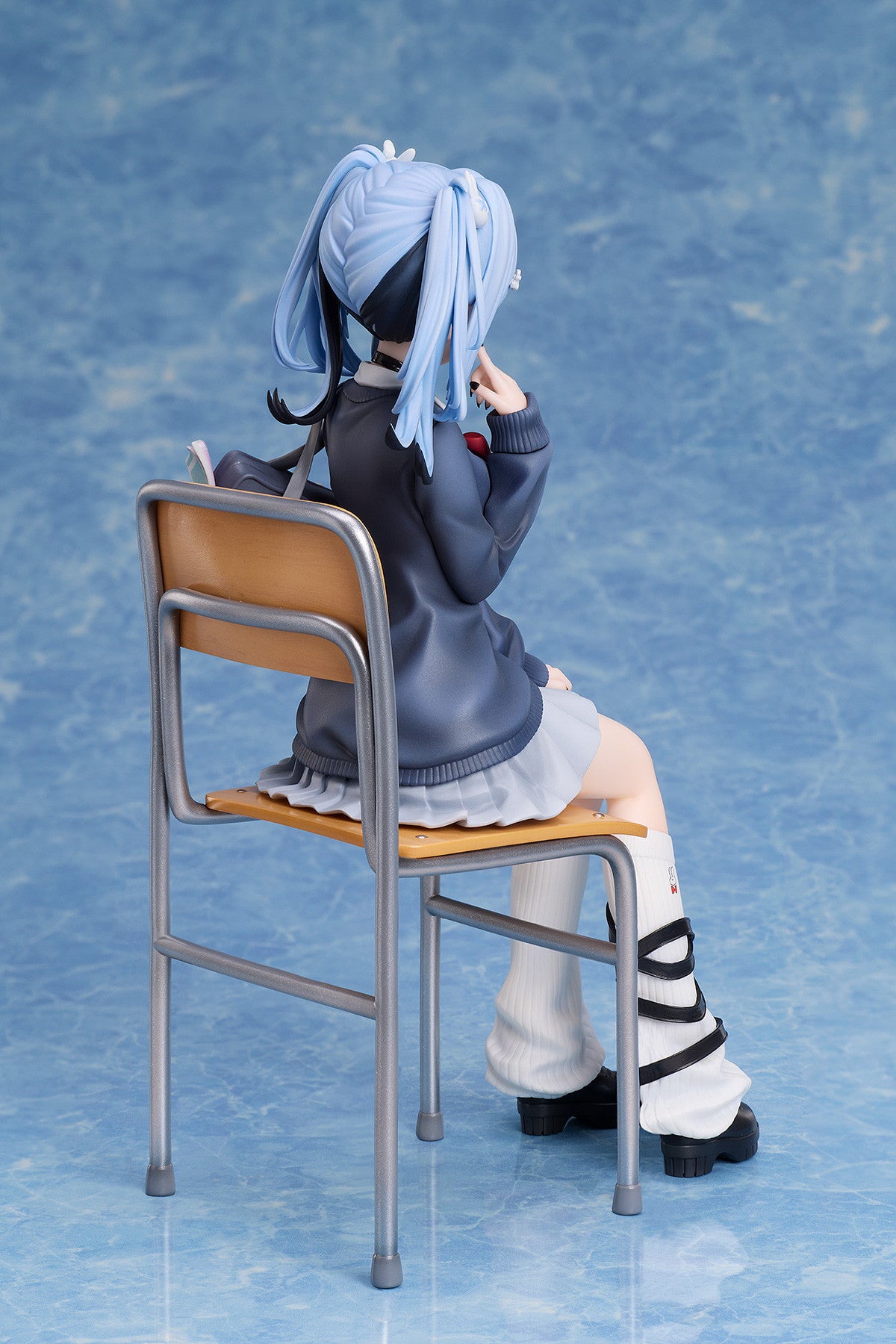 Niito Wai figure – left side view