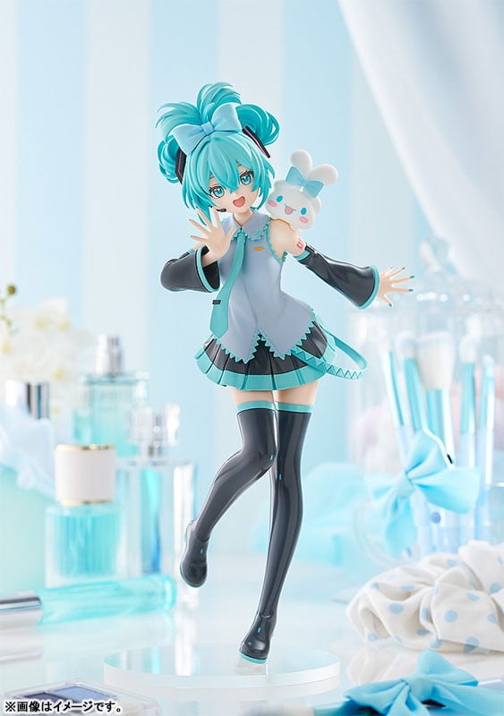 Hatsune Miku x Cinnamoroll POP UP PARADE figure, side view