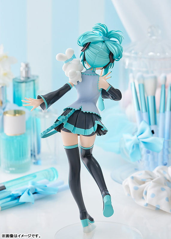 Hatsune Miku x Cinnamoroll POP UP PARADE figure, rear view