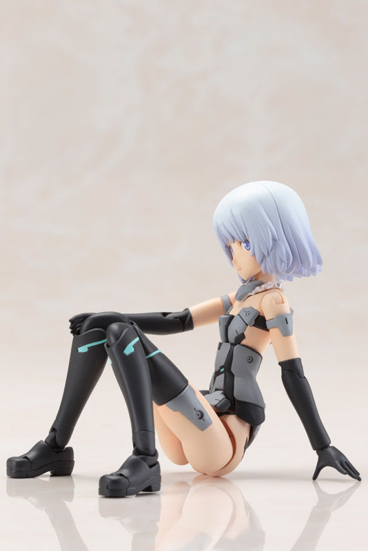 Frame Arms Girl Materia model kit, detail of the ball-jointed wrists and hand parts